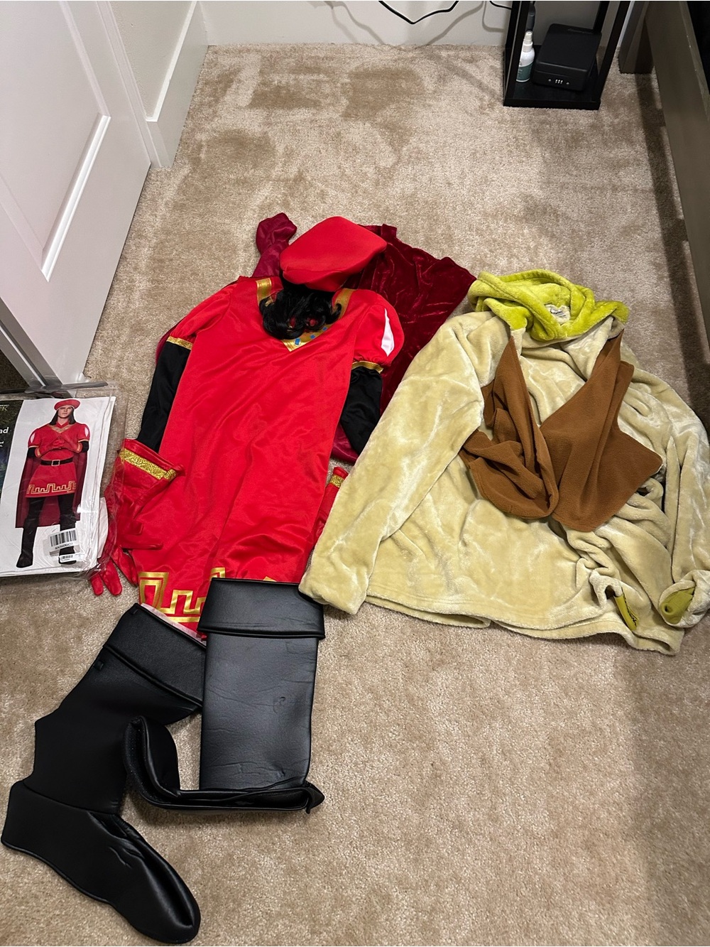 Couples Halloween - Lord Farquad costume (xs) and Shrek (large/one size) hoodie